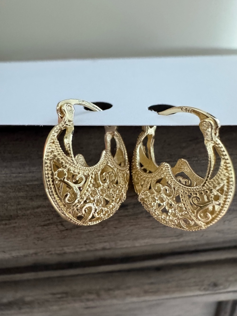NEW Gold Filigree Hoop Earrings NWOT Huggies Tribal - Picture 6 of 7
